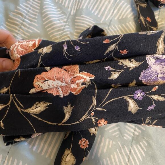 Tularosa Serena Crop Top in Sabine Floral Black Ground Size XS - Picture 7 of 7